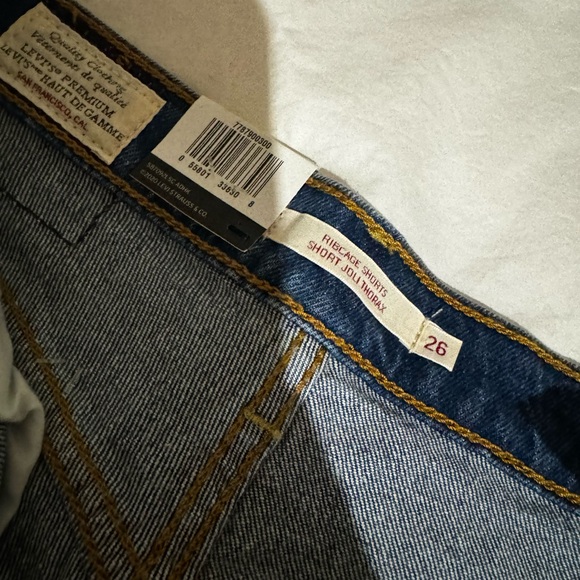 Levi’s denim shorts - Picture 3 of 3